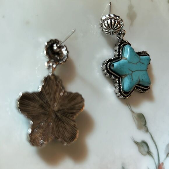 Star dangle earrings A47 - Picture 4 of 5